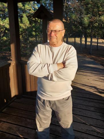 Sándor, 68 éves kiskunhalasi társkereső férfi profil fotója Sándor, 68 éves kiskunhalasi társkereső férfi profil fotója