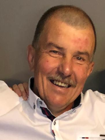 László, 57 éves szécsényi társkereső férfi profil fotója