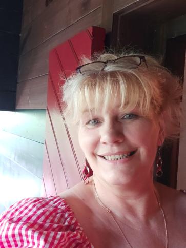 Klarissza, 61 éves balatonszárszói társkereső nő profil fotója