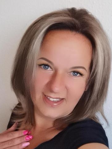 Szilvia, 49 éves felsőpakonyi társkereső nő profil fotója