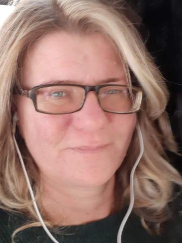 Hilda, 53 éves abádszalóki társkereső nő profil fotója Hilda, 53 éves abádszalóki társkereső nő profil fotója