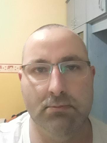 Róbert, 46 éves nagyecsedi társkereső férfi profil fotója
