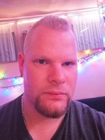 Krisztián, 41 éves teveli társkereső férfi profil fotója