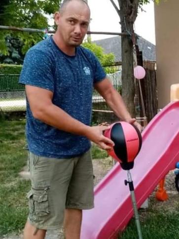 Jozsef, 44 éves polgárdi társkereső férfi profil fotója