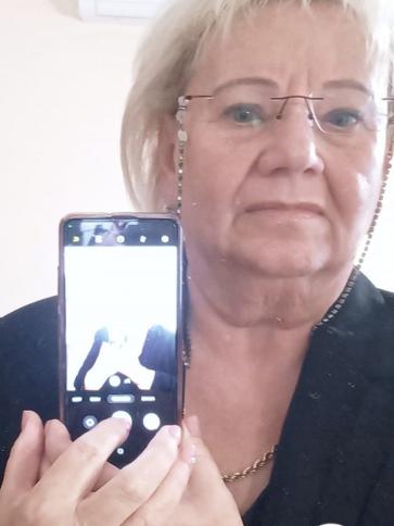 Vera, 69 éves dunaújvárosi társkereső nő profil fotója Vera, 69 éves dunaújvárosi társkereső nő profil fotója