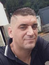 Sziasztok! Lajos vagyok. Online kisújszállási randizni vágyó nők kattinsatok a kedvenc gombra.