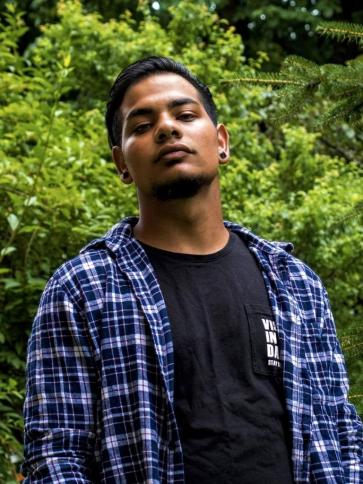 Ádám, 25 éves albániai társkereső férfi profil fotója