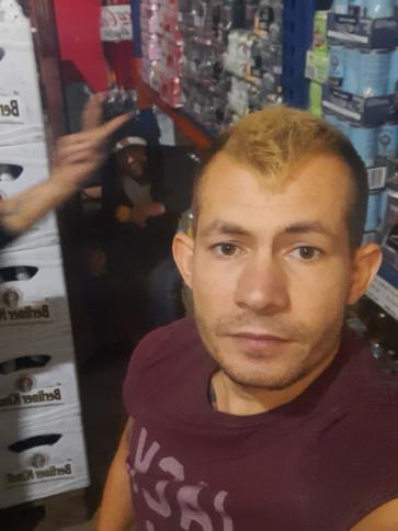 István, 32 éves kurdi társkereső férfi profil fotója