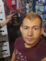 Sziasztok! István vagyok. Komoly kurdi párkereső nők jelentkezését várom.