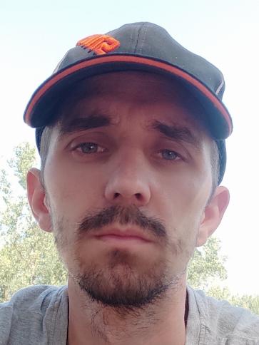 Roland, 28 éves barcsi társkereső férfi profil fotója