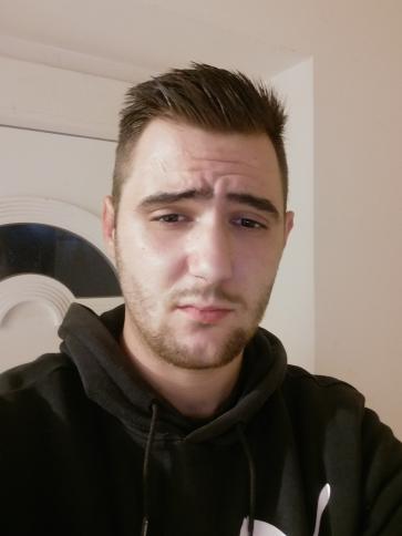 Feri, 29 éves tiszaberceli társkereső férfi profil fotója