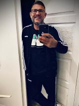 Sziasztok! Viktor vagyok. Komoly sárisápi párkereső nők jelentkezését várom.