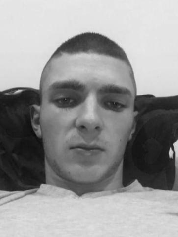 Álmos, 23 éves mezőcsáti társkereső férfi profil fotója