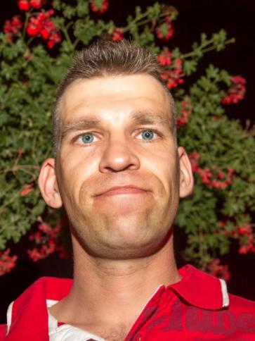 Illés, 46 éves nyúli társkereső férfi profil fotója