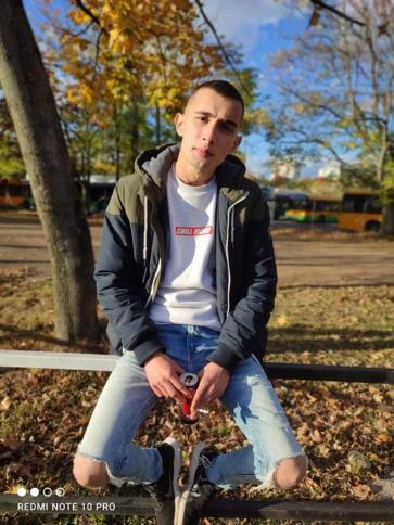 Jani, 23 éves nyírbátori társkereső férfi profil fotója Jani, 23 éves nyírbátori társkereső férfi profil fotója