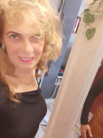 Adrien, 61 éves szolnoki társkereső nő profil fotója