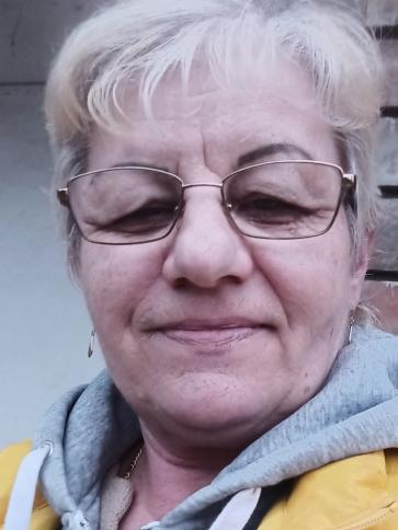 Anikó, 61 éves sápi társkereső nő profil fotója