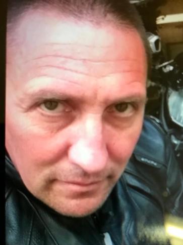 Gyula, 60 éves mosonmagyaróvári társkereső férfi profil fotója