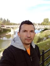 Sziasztok! Roland vagyok. Komoly madarasi párkereső nők jelentkezését várom.