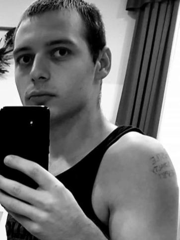 Kristóf, 29 éves nagybajomi társkereső férfi profil fotója