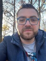 Sziasztok! Levi vagyok. Fiatal budaörsi párkereső lányokkal chatelnék.