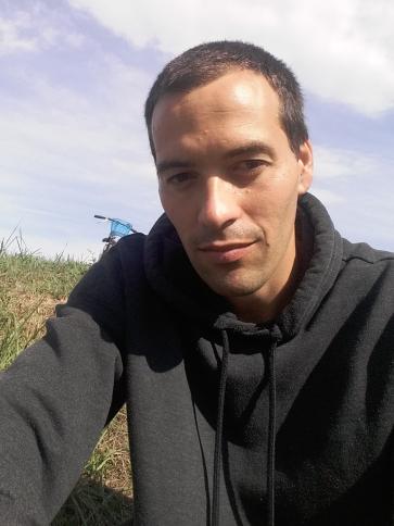 Attila, 36 éves bátaszéki társkereső férfi profil fotója