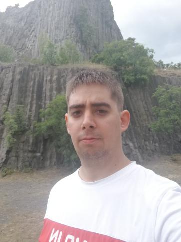 Peti, 33 éves tápiószentmártoni társkereső férfi profil fotója
