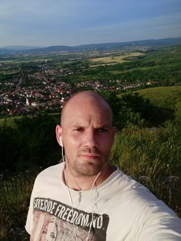 Lóránt, 35 éves tokodi társkereső férfi profil fotója