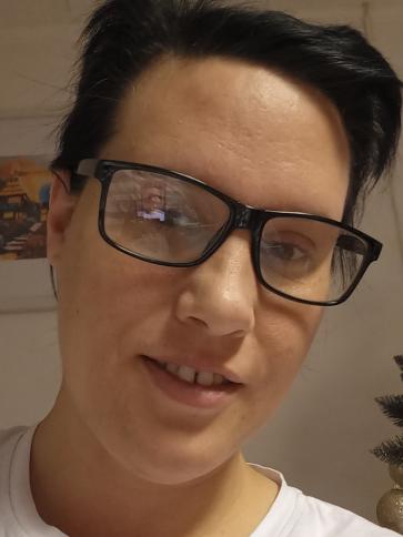 Virág, 42 éves érdi társkereső nő profil fotója