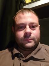 Sziasztok! Adrián vagyok. Fiatal abaligeti párkereső lányokkal chatelnék.