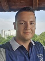 Sziasztok! András vagyok. Komoly vaszari párkereső nők jelentkezését várom.