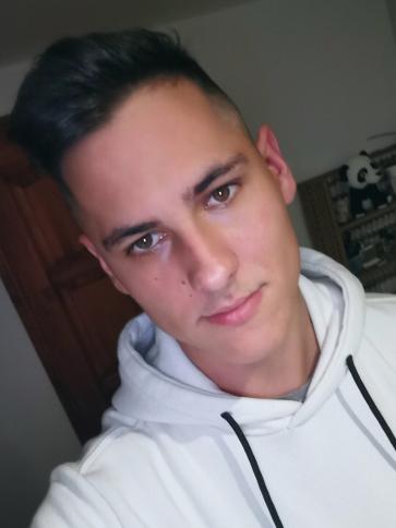 Márk, 26 éves veszprémi társkereső férfi profil fotója