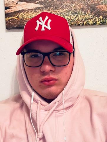 Dávid, 24 éves dombóvári társkereső férfi profil fotója