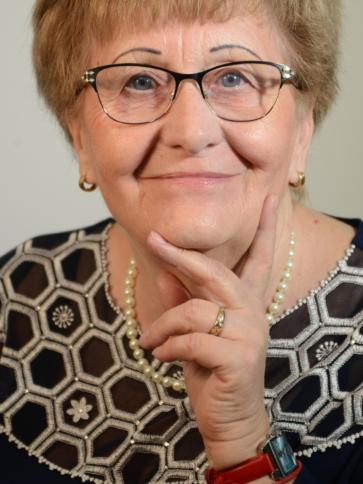 Irénke, 76 éves miskolci társkereső nő profil fotója