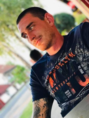 Ádám, 30 éves kisteleki társkereső férfi profil fotója