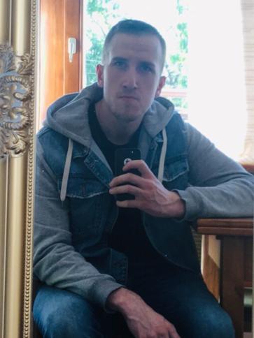 Akos, 28 éves pilisi társkereső férfi profil fotója