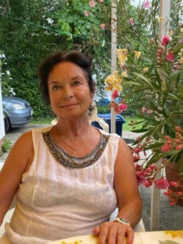 Gyöngyi, 74 éves balatonföldvári társkereső nő profil fotója