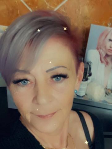 Erika, 67 éves mosonmagyaróvári társkereső nő profil fotója