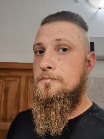 Dani, 31 éves kenyeri társkereső férfi profil fotója