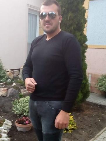 Csaba, 28 éves jászladányi társkereső férfi profil fotója