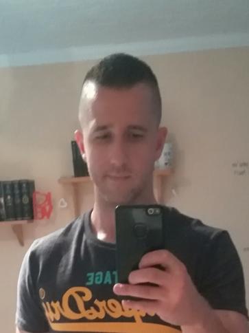 Csaba, 37 éves dédestapolcsányi társkereső férfi profil fotója