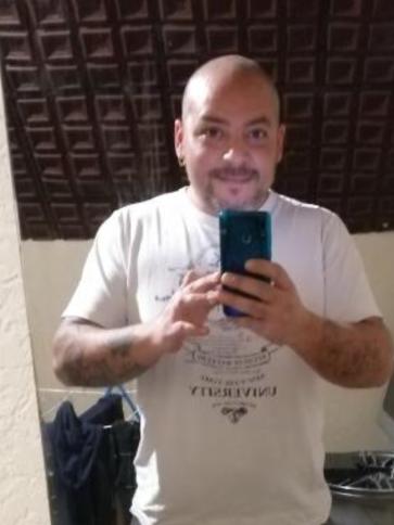 Róbert, 40 éves soltvadkerti társkereső férfi profil fotója