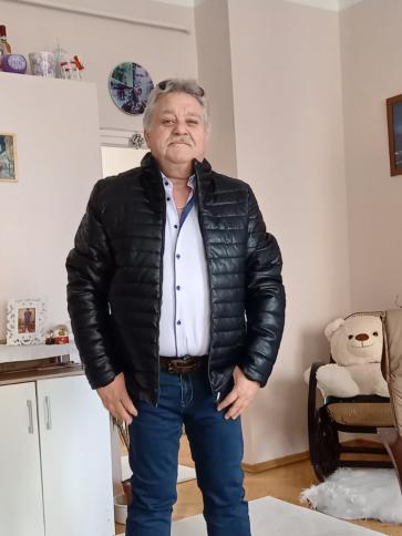 Zoli, 63 éves kazincbarcikai társkereső férfi profil fotója