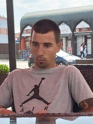 Csabi, 35 éves soproni társkereső férfi profil fotója