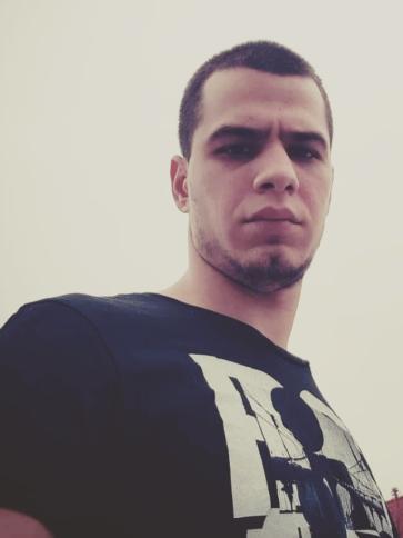 Viktor, 31 éves dabasi társkereső férfi profil fotója