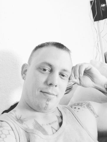 András, 38 éves kétegyházai társkereső férfi profil fotója