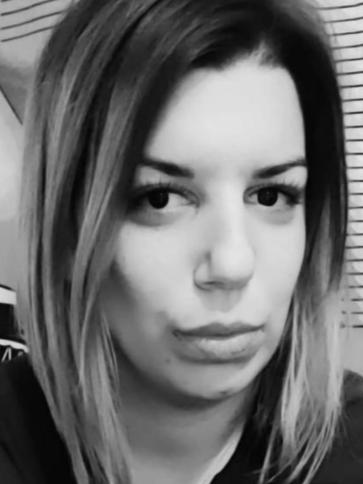Lilla, 34 éves kunmadarasi társkereső nő profil fotója
