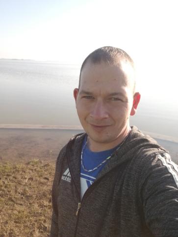 Peti, 35 éves abádszalóki társkereső férfi profil fotója