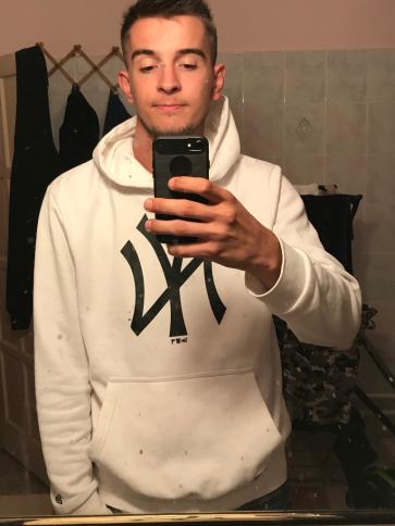 Balázs, 25 éves álmosdi társkereső férfi profil fotója