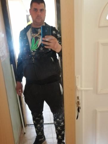 Tomi, 33 éves komlói társkereső férfi profil fotója